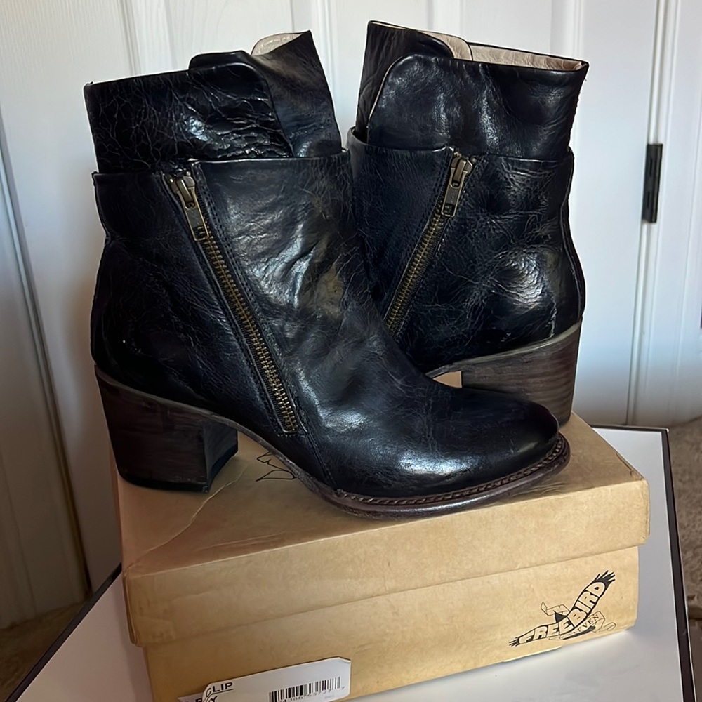 Freebird by Steven Clip-Navy Booties